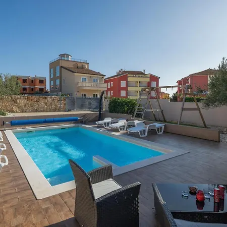 Chiara Mit 6 Schlafzimmern In Meeresnaehe By Interhome Holiday home Premantura