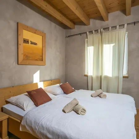 Chiara Mit 6 Schlafzimmern In Meeresnaehe By Interhome Vikendica Premantura