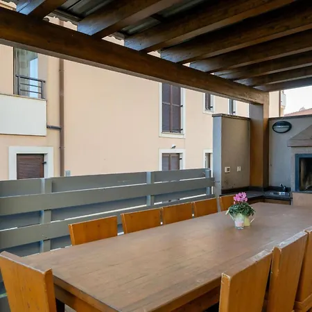 Chiara Mit 6 Schlafzimmern In Meeresnaehe By Interhome *