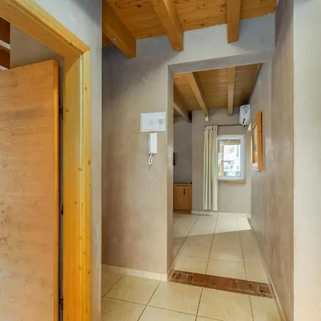Chiara Mit 6 Schlafzimmern In Meeresnaehe By Interhome