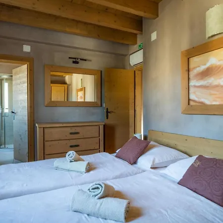Vikendica Chiara Mit 6 Schlafzimmern In Meeresnaehe By Interhome