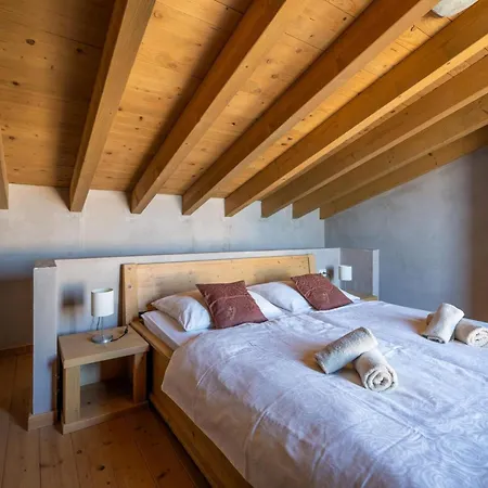 Chiara Mit 6 Schlafzimmern In Meeresnaehe By Interhome * Premantura