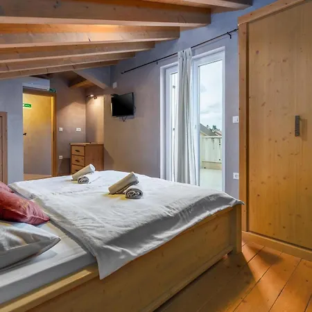 Chiara Mit 6 Schlafzimmern In Meeresnaehe By Interhome Vikendica *